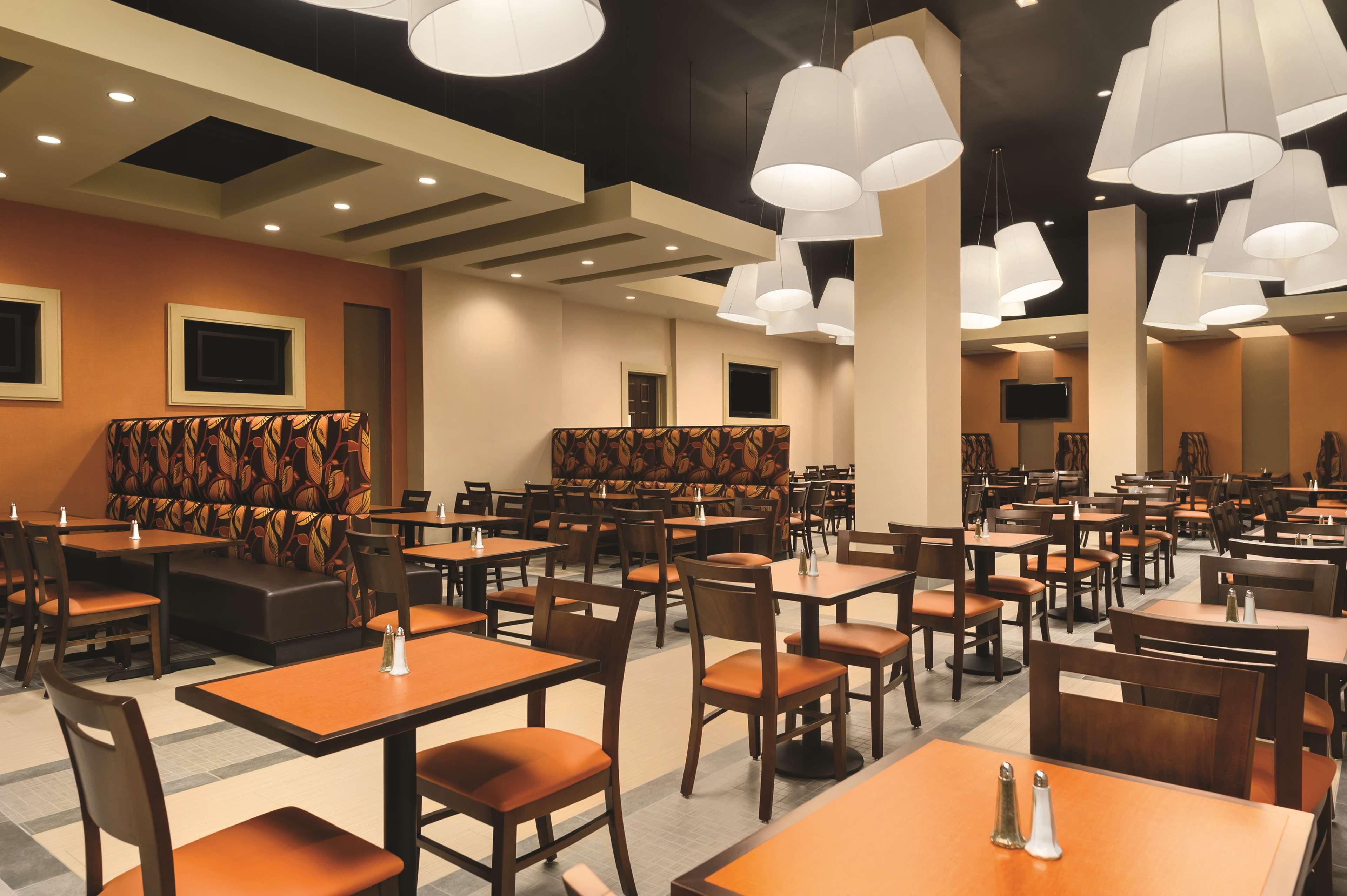 Embassy Suites By Hilton Orlando Lake Buena Vista South Kissimmee Restaurant foto